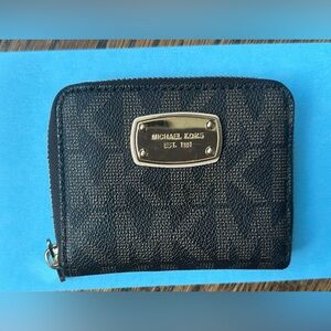 Michael Kors Zipper Wallet